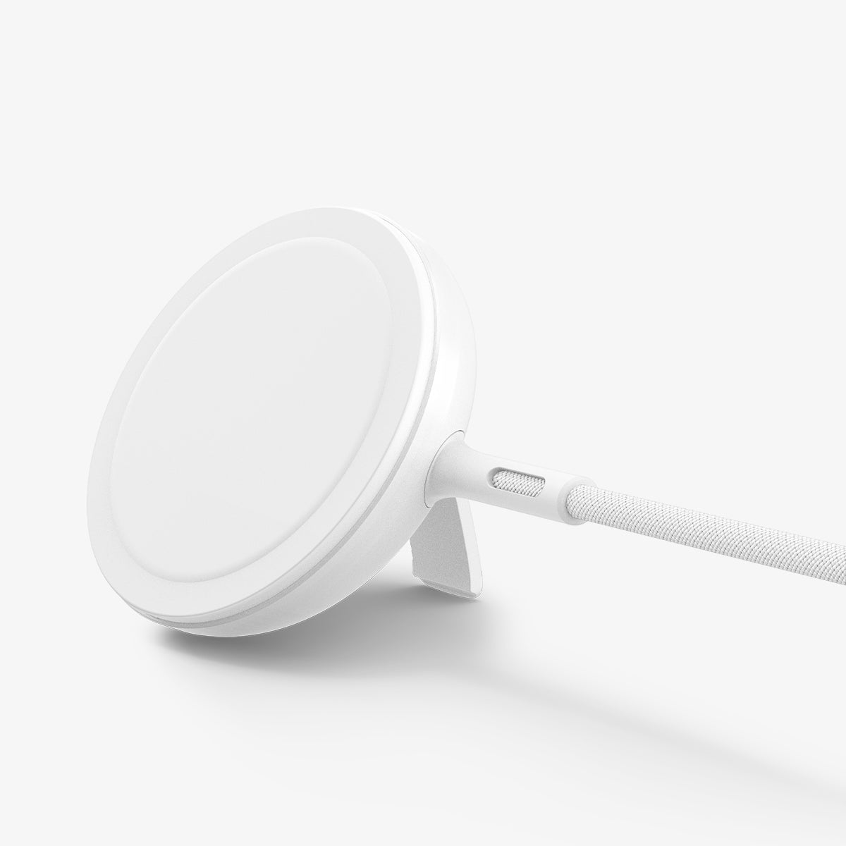 ACH05430 - ArcField™ Magnetic 15W Wireless Charger PF2200 (MagFit) in White showing the front of a MagSafe charger